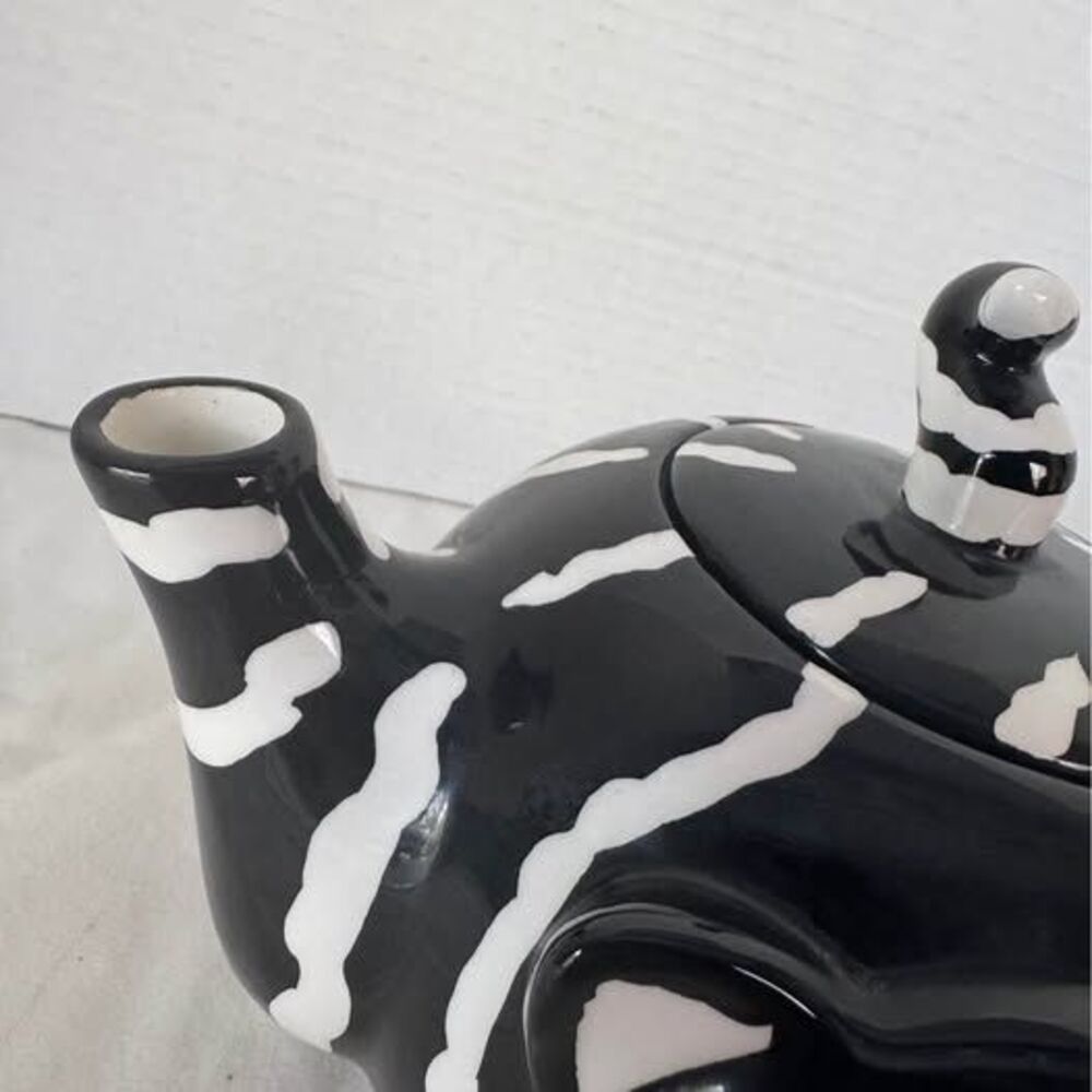 Burton+Burton,Chester the Cat,Teapot w/ Lid, Ceramic w/ Black & White Stripes - Picture 3 of 9